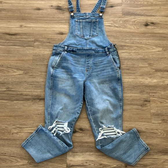 Old Navy Denim - OLD NAVY Women’s Denim Jean Overalls w/Distressed Ripped Knees. Size 10.